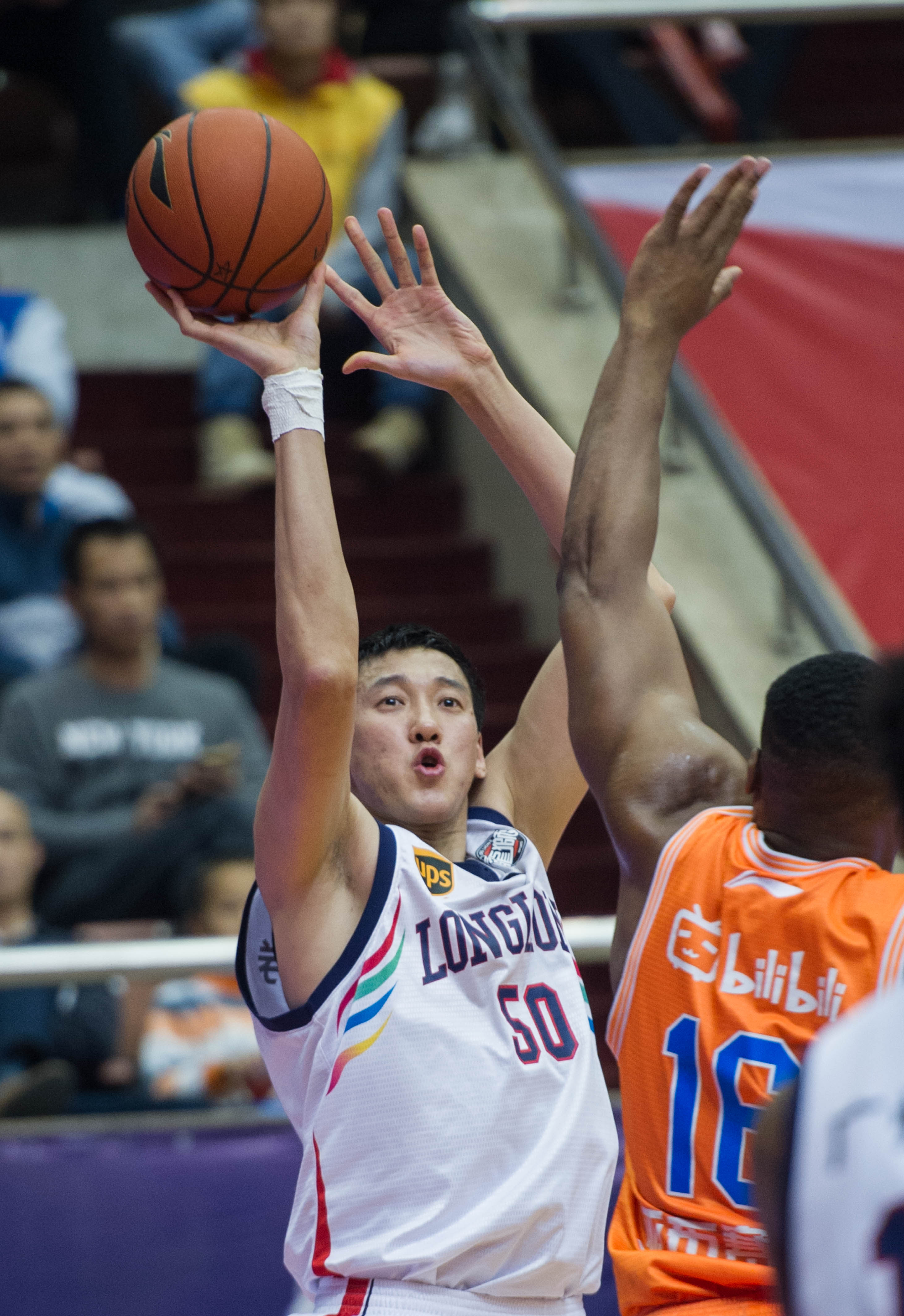 节假日也依 节假日也依